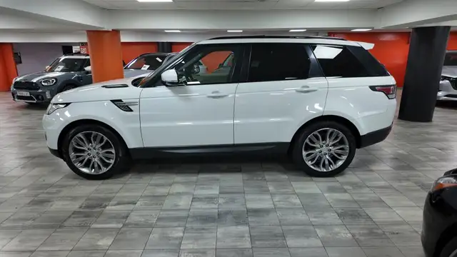 Land Rover Range Rover Sport view 3