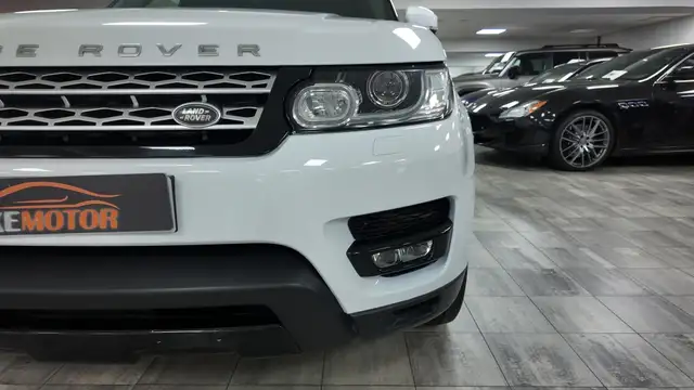 Land Rover Range Rover Sport view 9