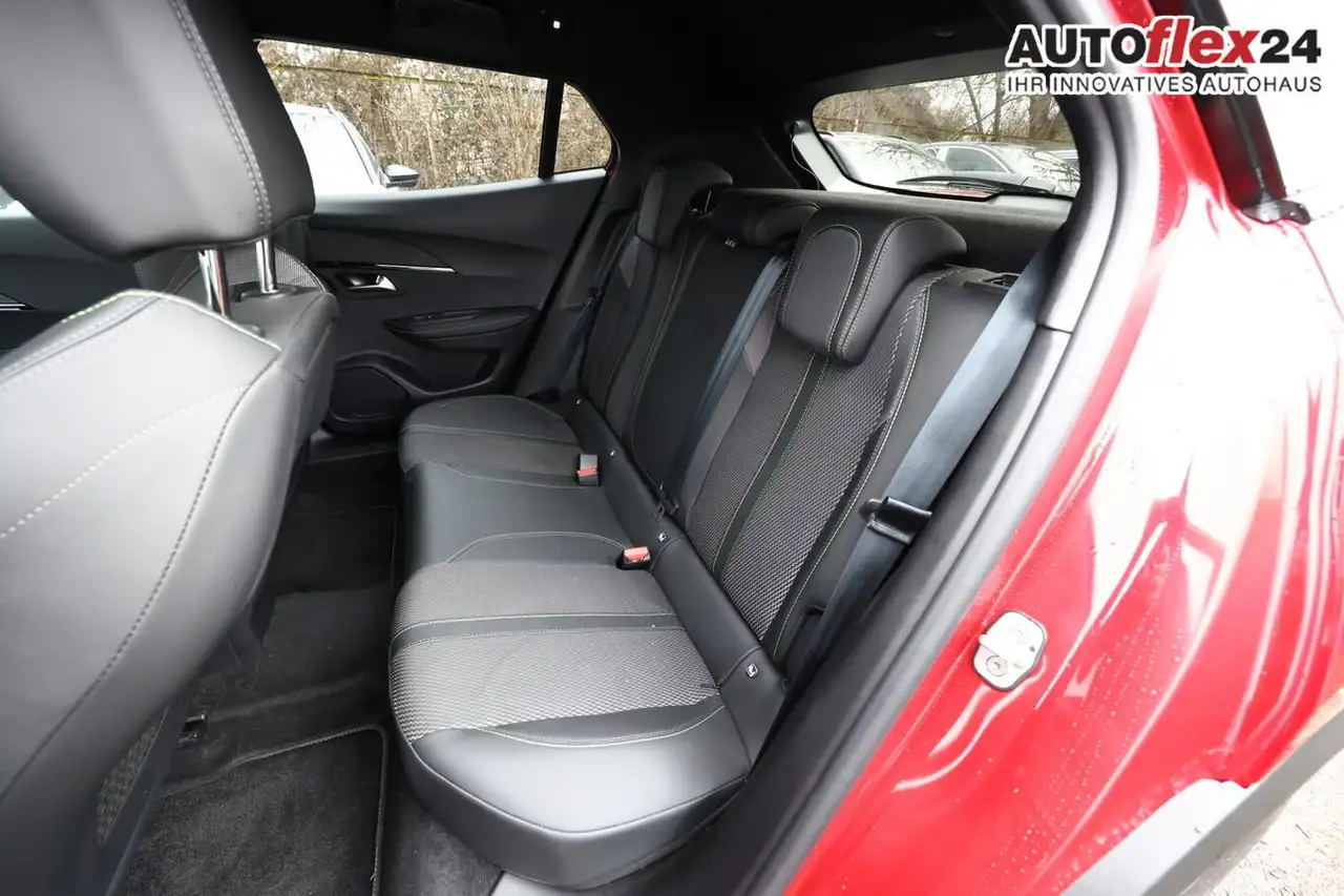Peugeot 2008 GT 1.2 Hybrid 136 e-DCS LED Nav PDC AHK 17Z 100... 9