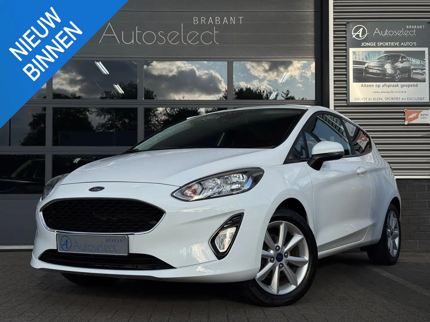 Ford Fiesta 1.1 Titanium Clima PDC CarPlay Wit - 1