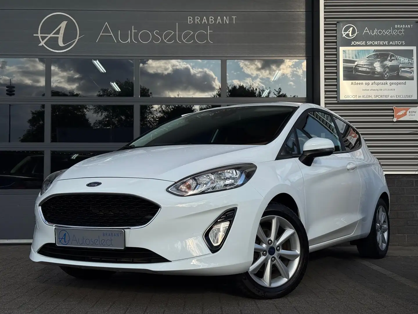 Ford Fiesta 1.1 Titanium Clima PDC CarPlay Blanc - 1