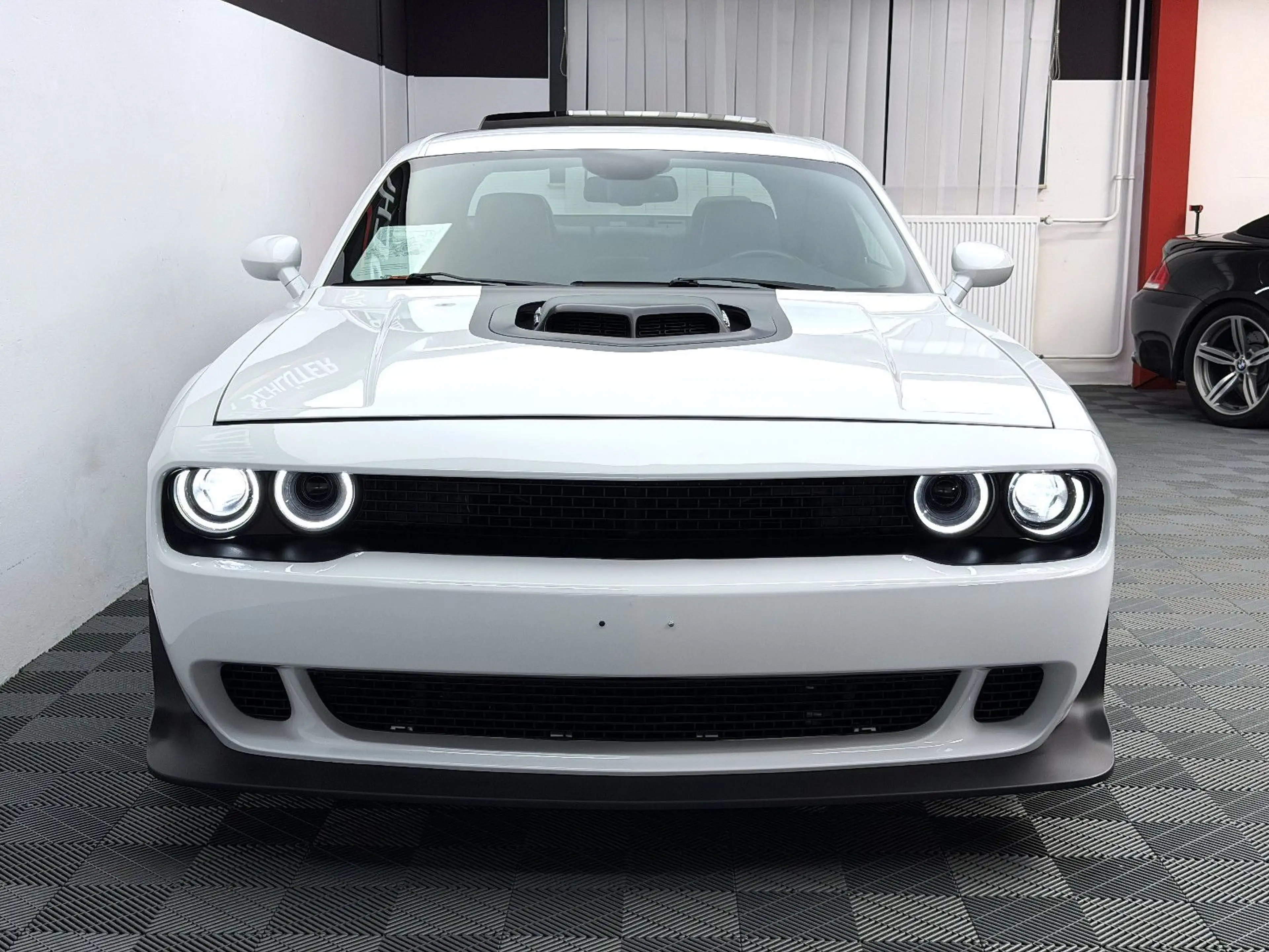 Dodge Challenger 6.4 V8 SRT Hemi *Wide Body*Alpine* — photo 2