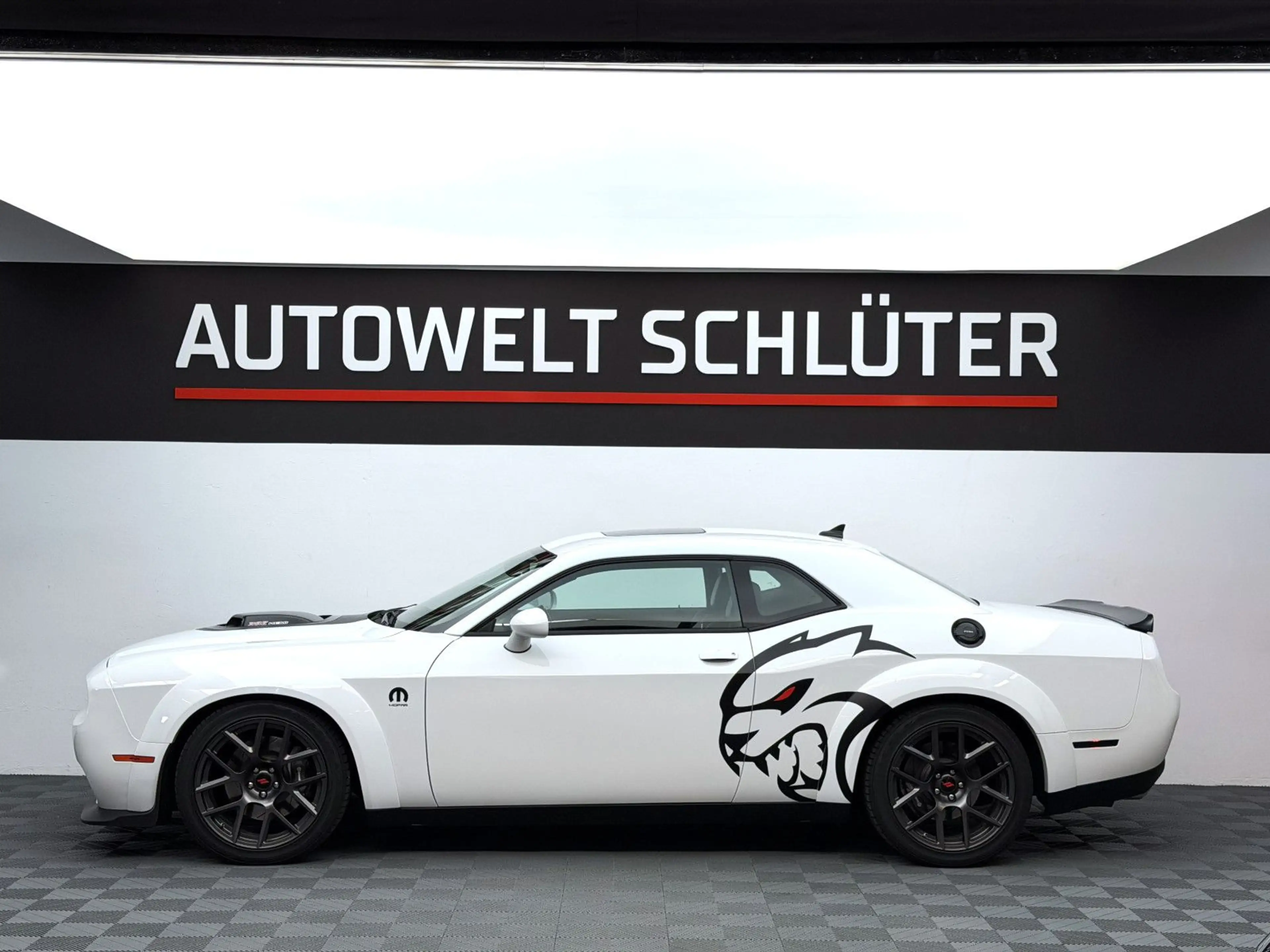 Dodge Challenger 6.4 V8 SRT Hemi *Wide Body*Alpine* — photo 3