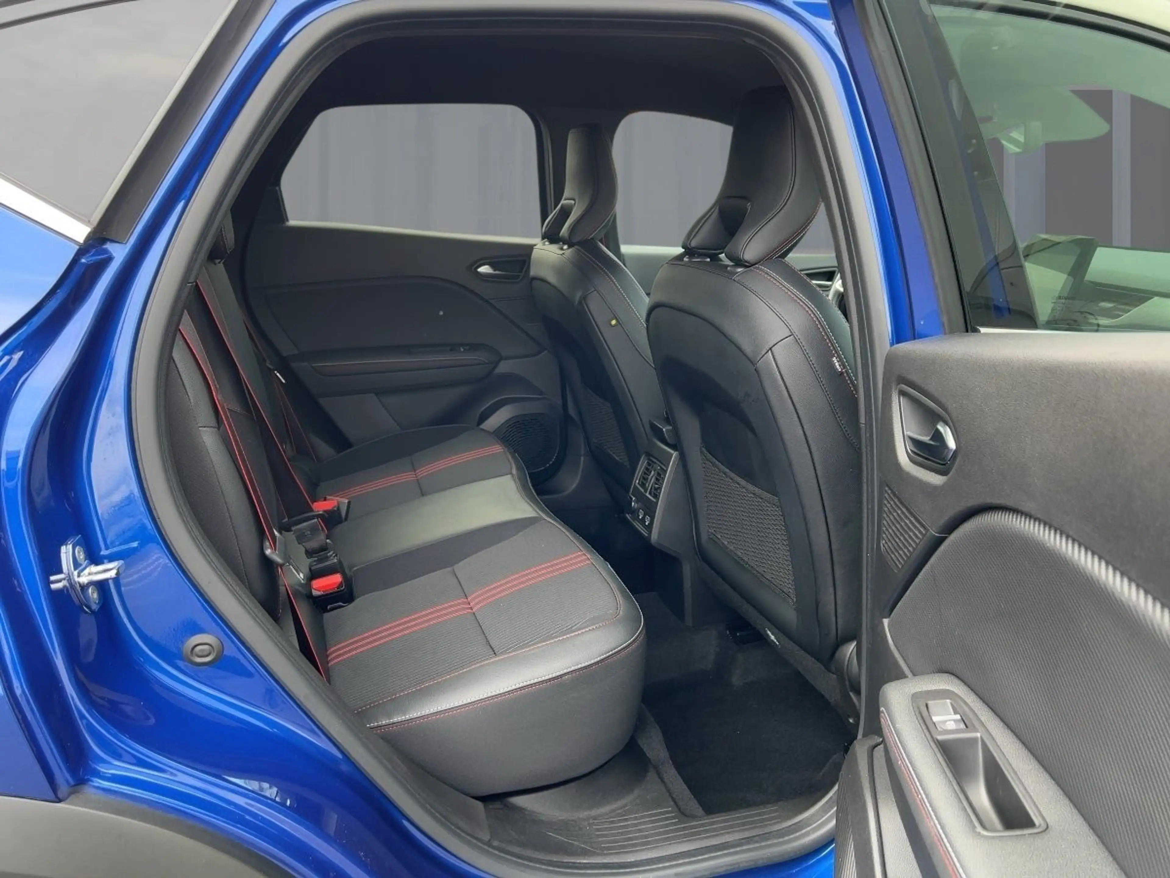 Renault Captur R.S. LINE TCe 140 EDC 360°/WinterPaket — photo 9