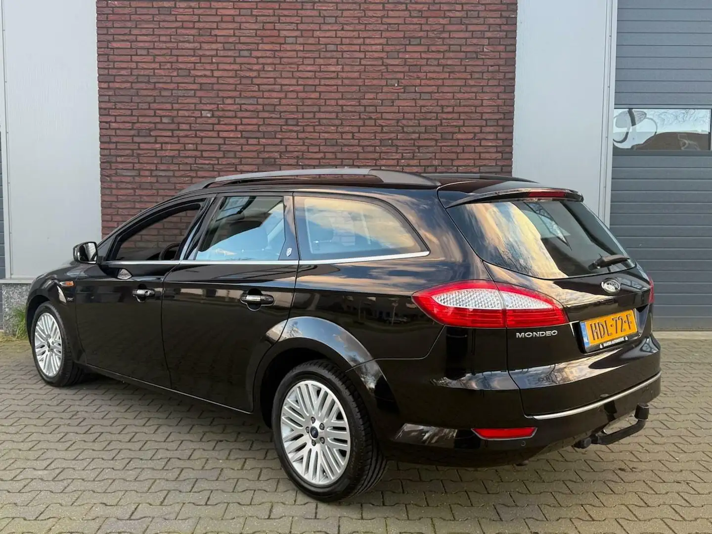 Ford Mondeo Wagon 2.5T Ghia 220PK UNIEK |Pano|Leder|Trekhaak|M Zwart - 2