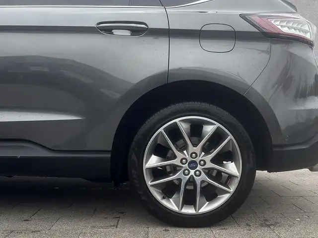 Ford Edge view 9