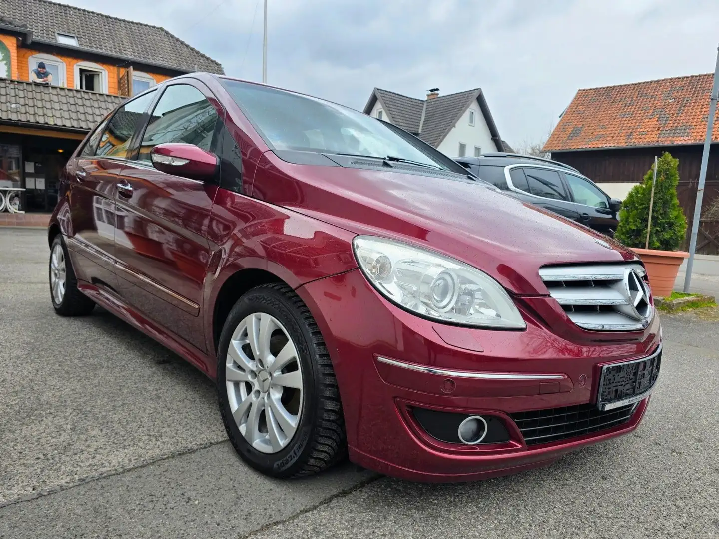 Mercedes-Benz B 200 *GEPFLEGT*TEILLEDER Rot - 2