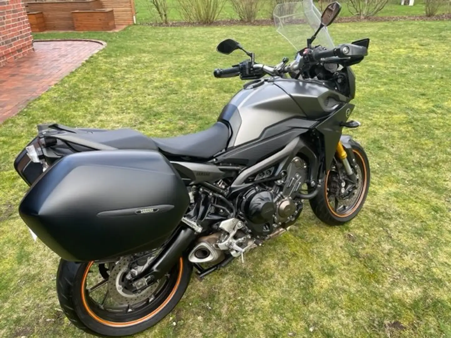 Yamaha MT-09 Tracer Сірий - 1