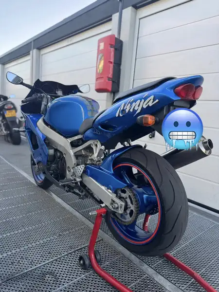 Kawasaki Ninja ZX-9R - foto 3
