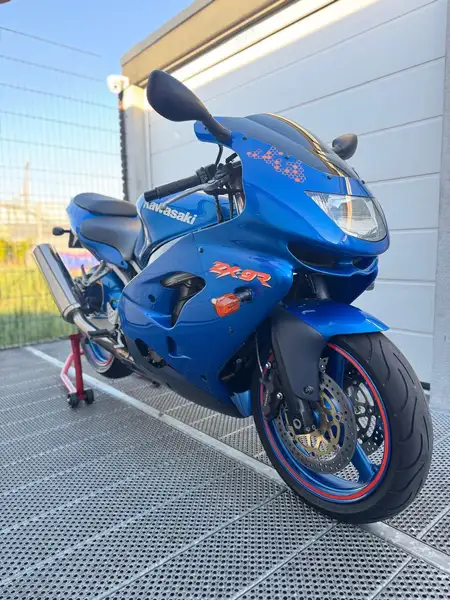 Kawasaki Ninja ZX-9R - foto 2