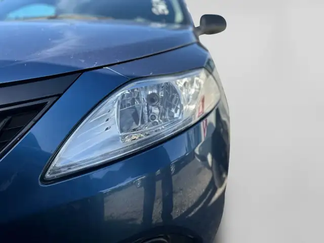 Lancia Ypsilon view 8