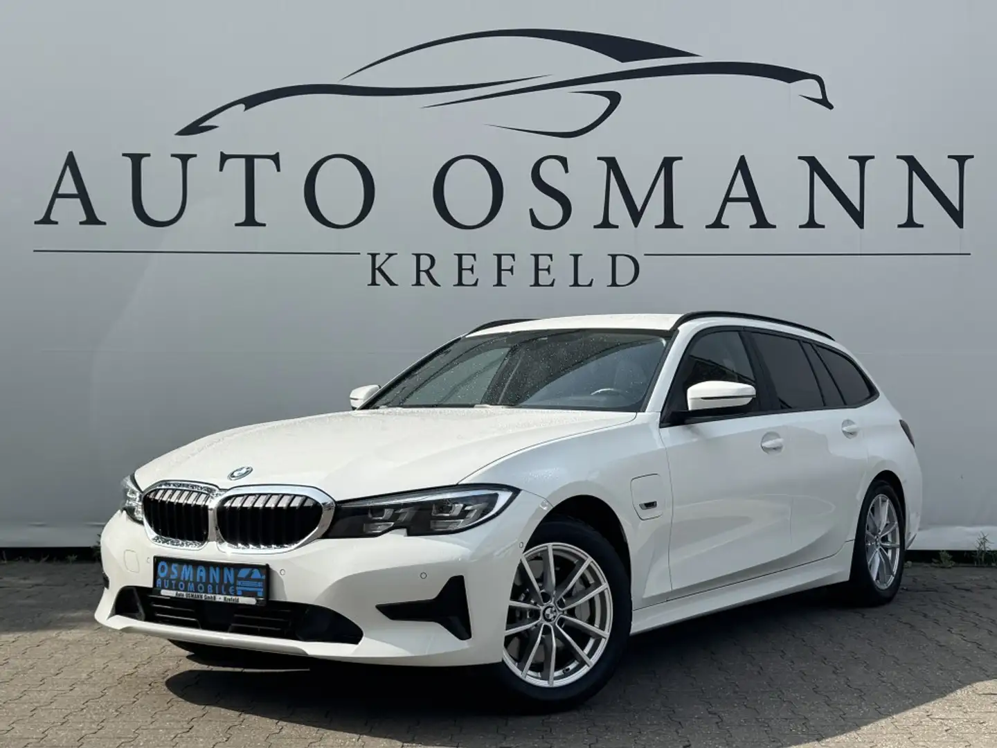 BMW 330 e Touring Aut. Advantage Standklimatisierung Weiß - 1