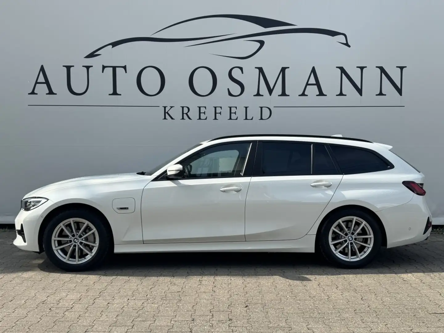 BMW 330 e Touring Aut. Advantage Standklimatisierung Weiß - 2