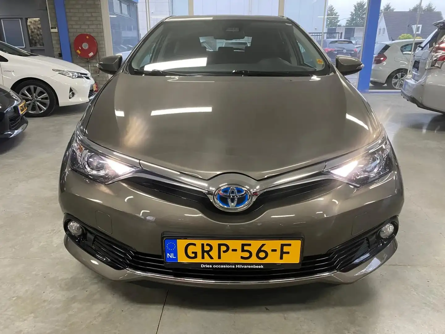 Toyota Auris 1.8 Hybrid Dynamic Brun - 2