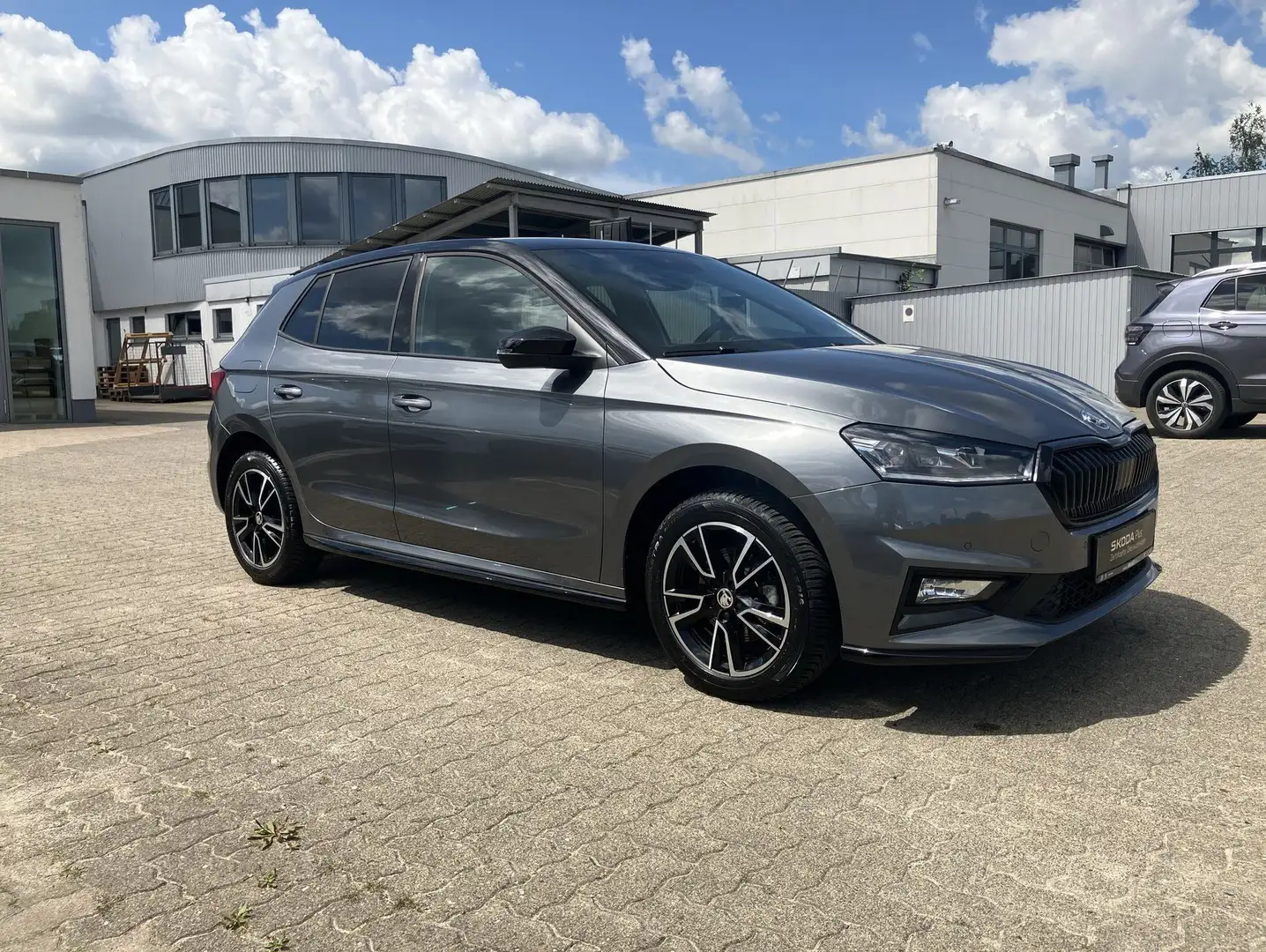Skoda Fabia 1.0 TSI Monte Carlo Black ACC LED Navi RFK Grau - 2