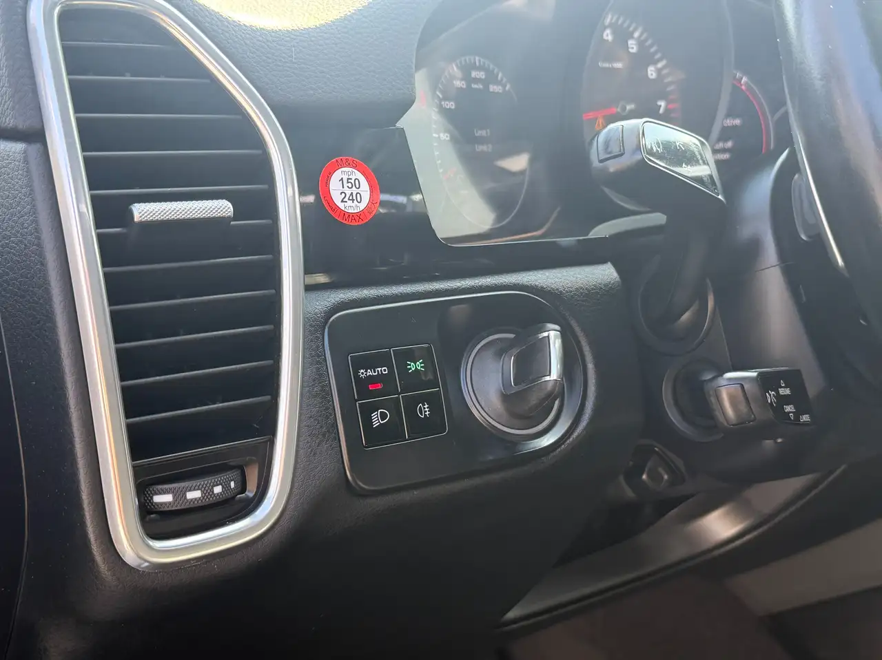 Porsche Cayenne снимка Porsche Cayenne