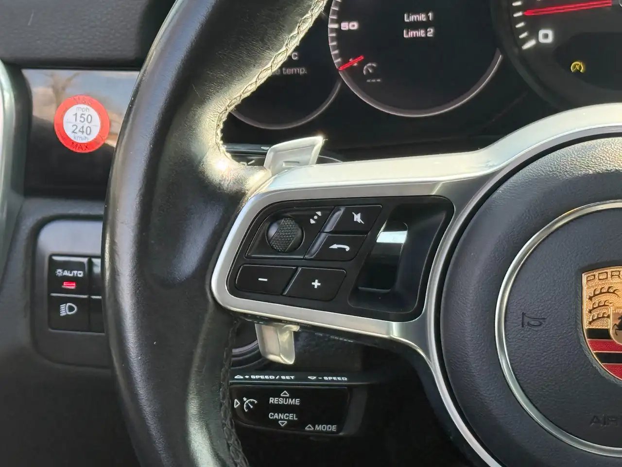 Porsche Cayenne снимка Porsche Cayenne