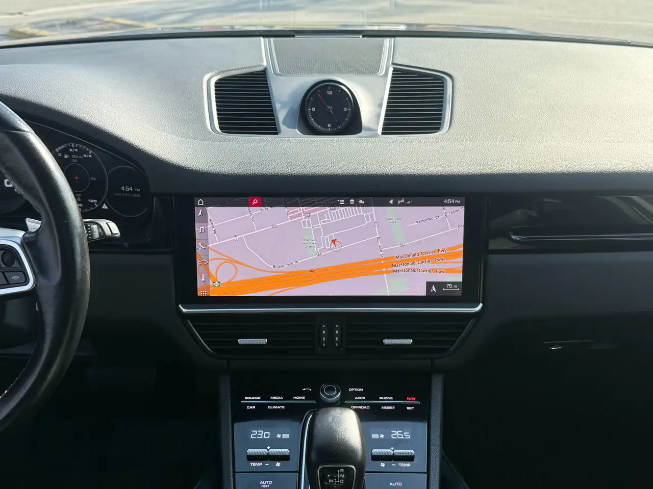 Porsche Cayenne снимка Porsche Cayenne