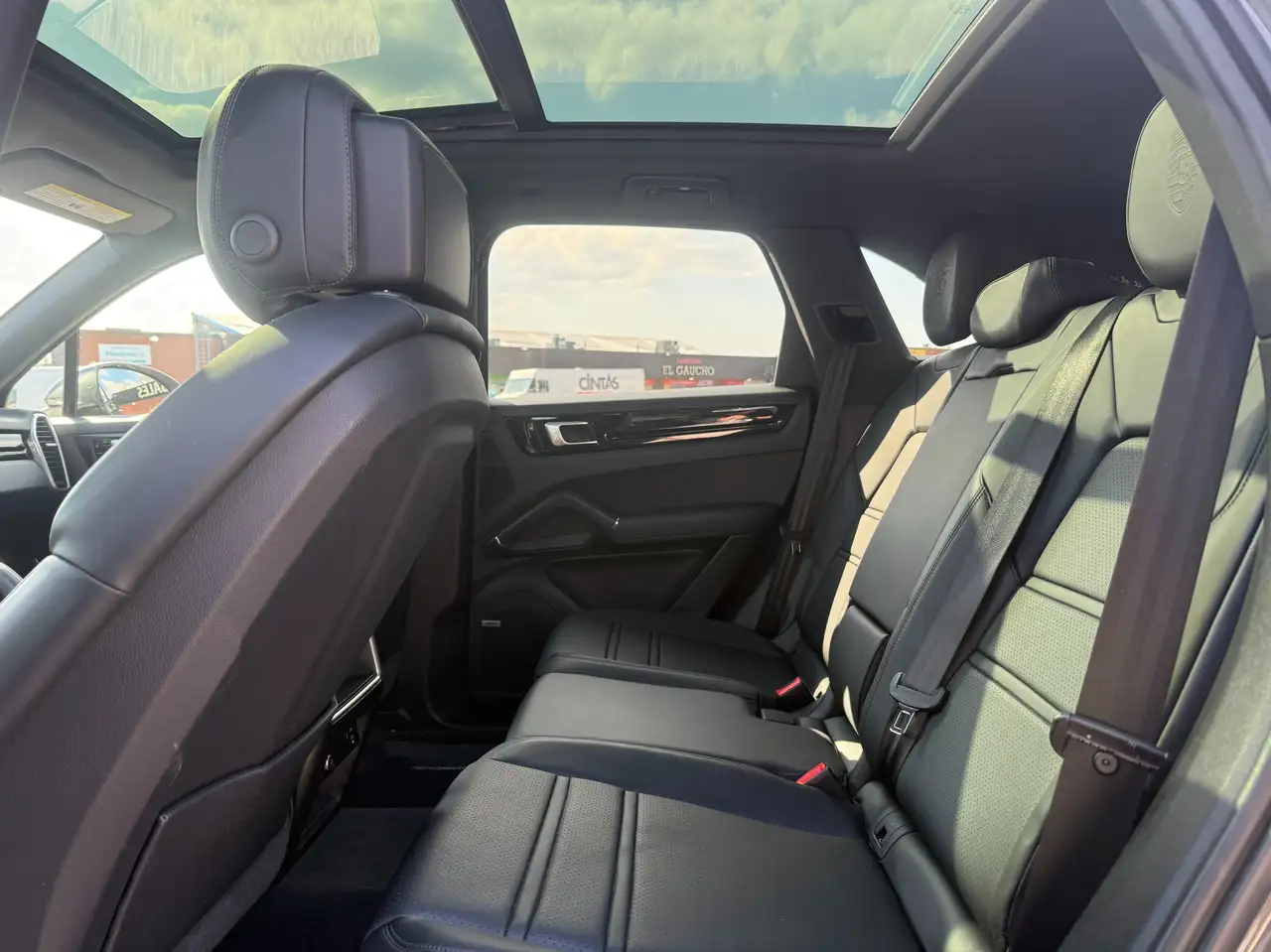 Porsche Cayenne снимка Porsche Cayenne