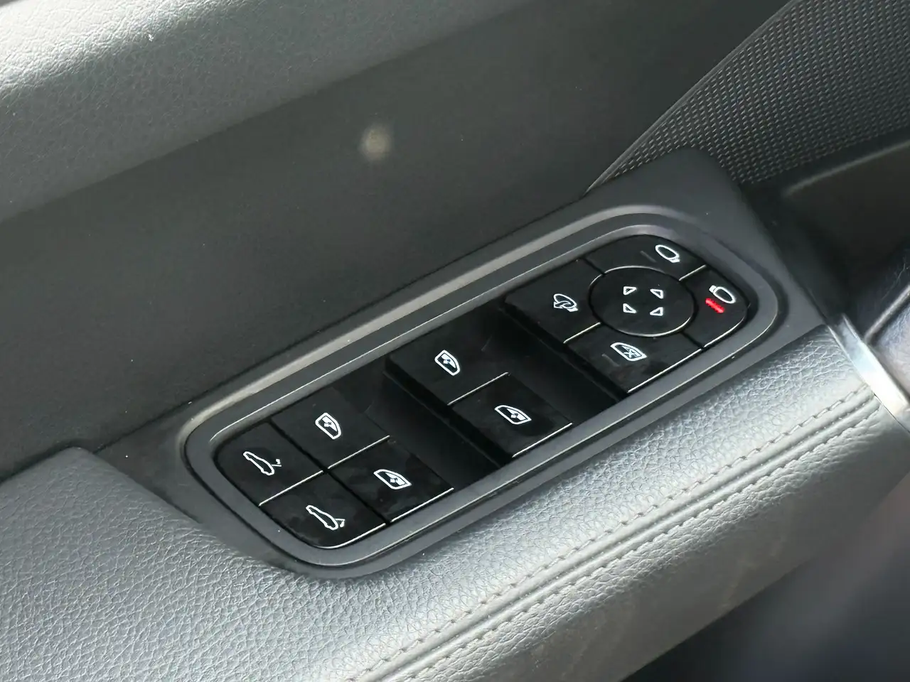 Porsche Cayenne снимка Porsche Cayenne
