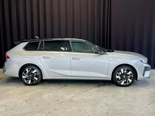 Opel Astra view 8