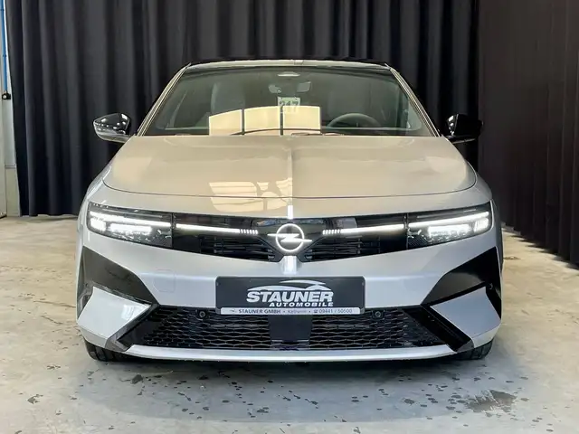 Opel Astra view 5