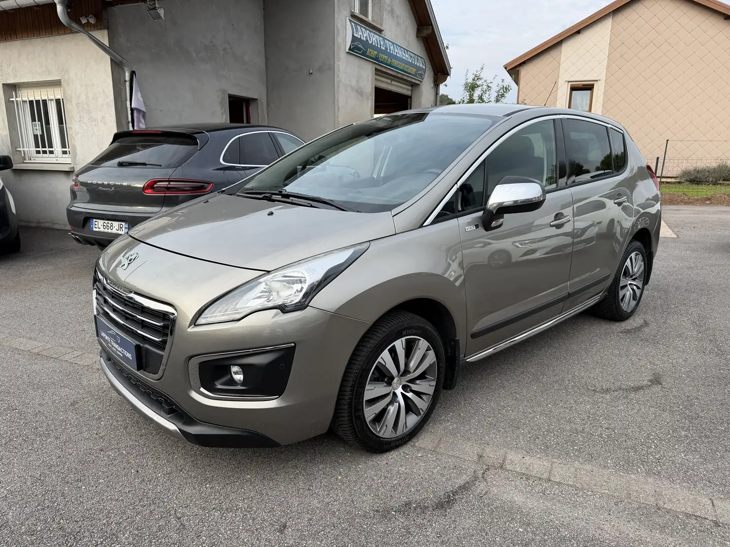Peugeot 3008 1.6 BLUEHDI 120CH STYLE II S\u0026S Gris - 1