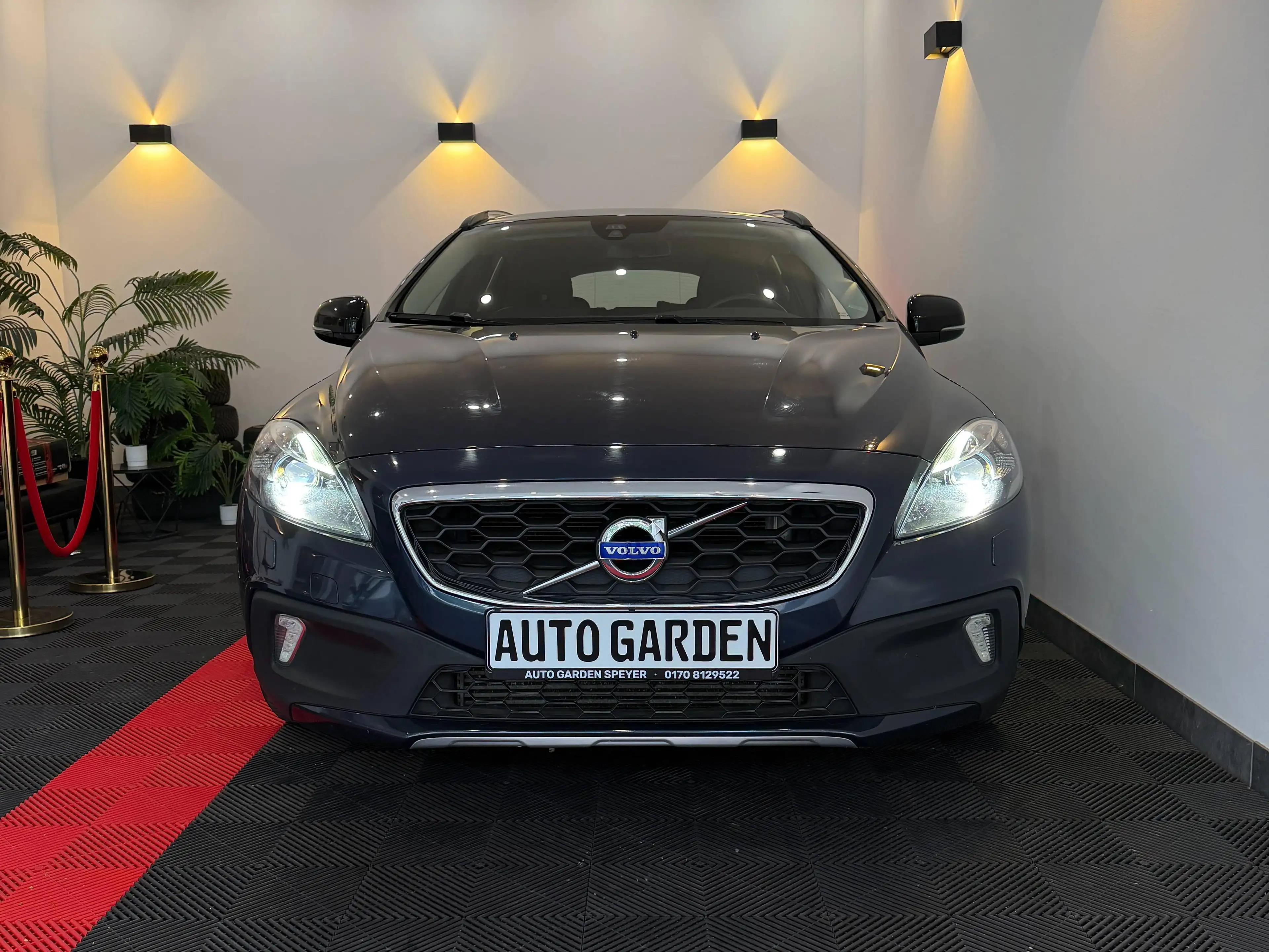 Volvo V40 Momentum — photo 2