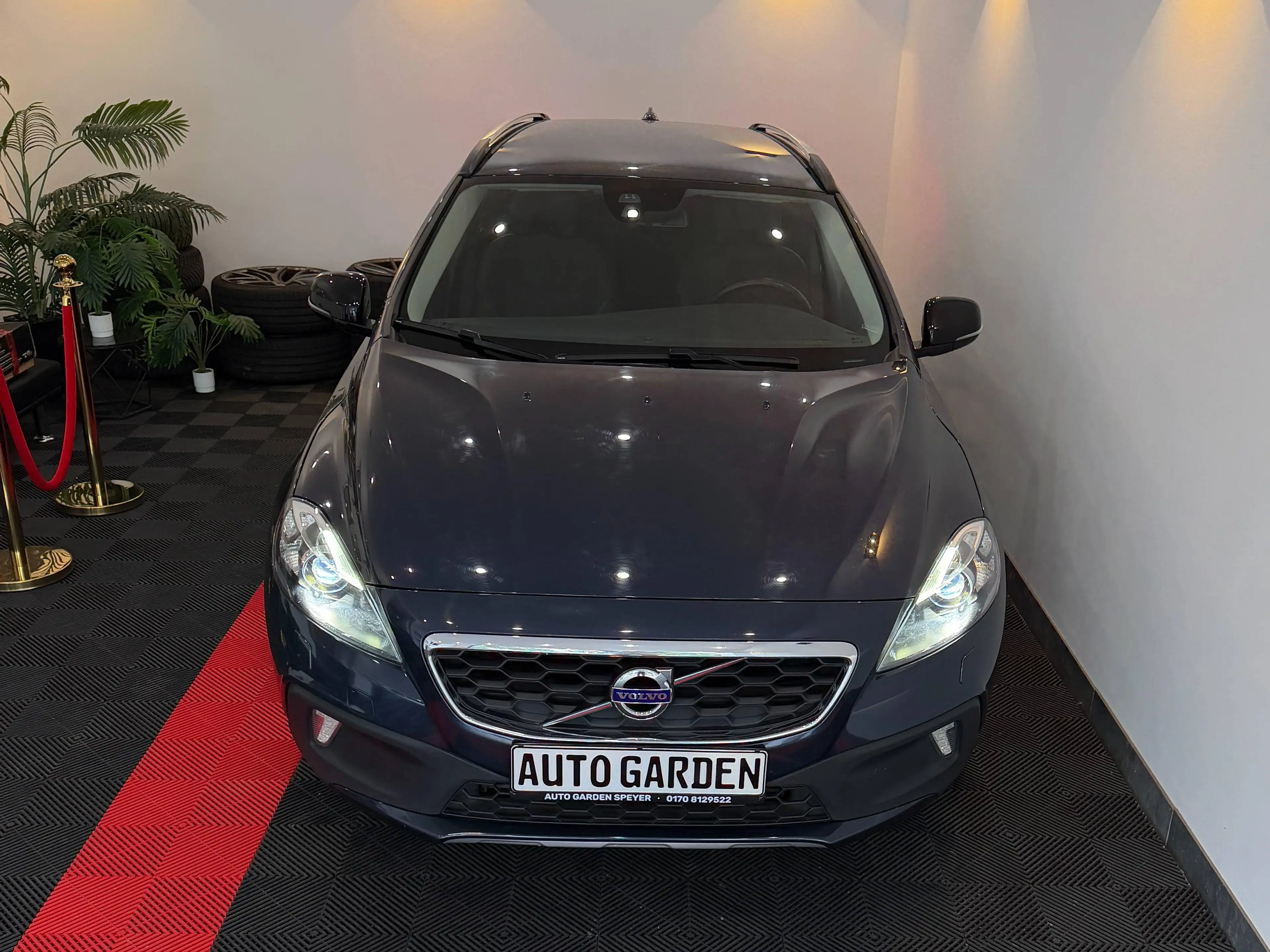 Volvo V40 Momentum — photo 3