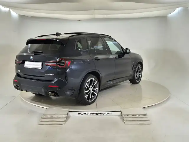 BMW X3 view 5