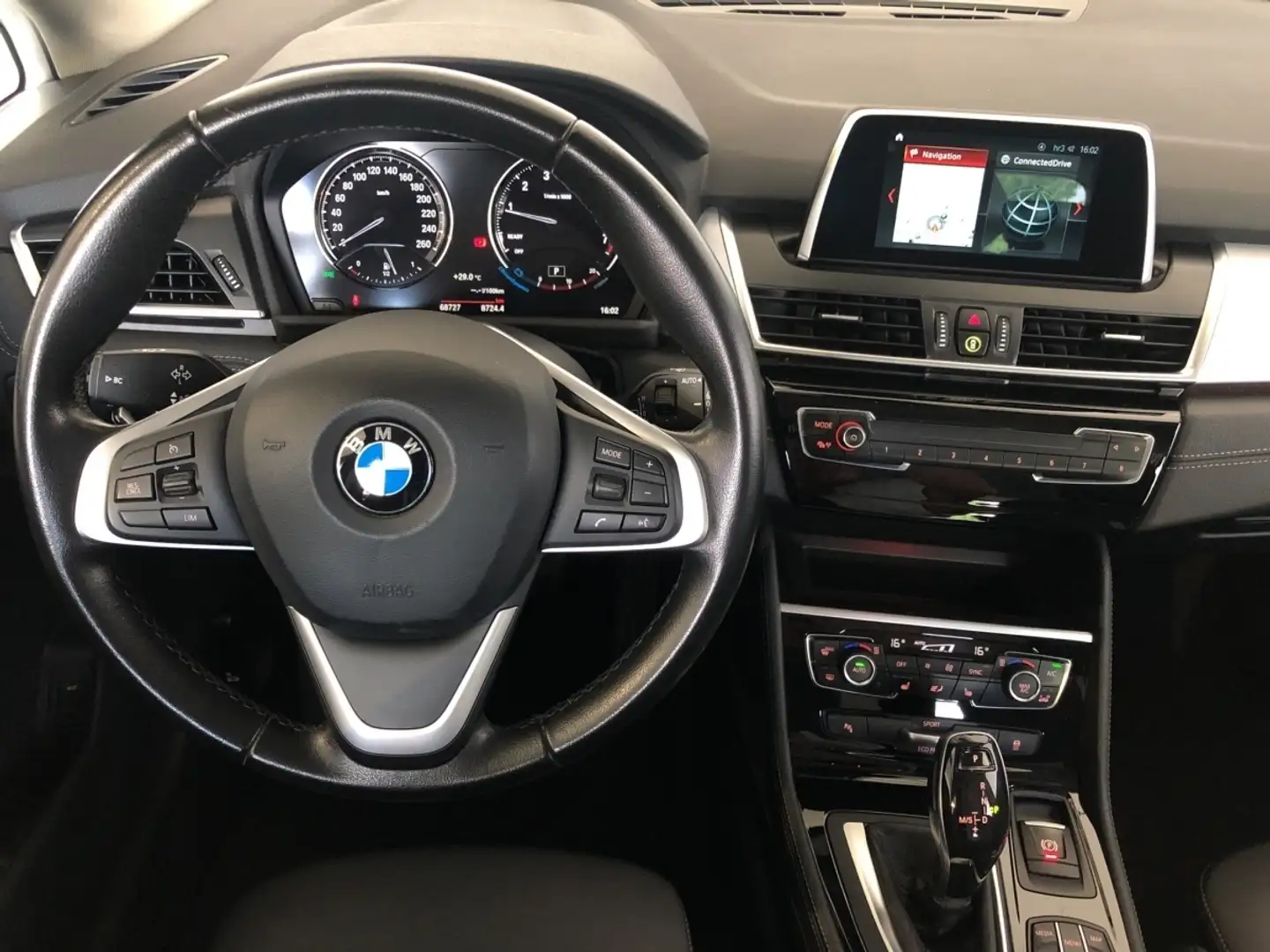 BMW 220 i Active Tourer Sport Line AHK/NAVI/MEMO/LED AHK/N Grau - 2