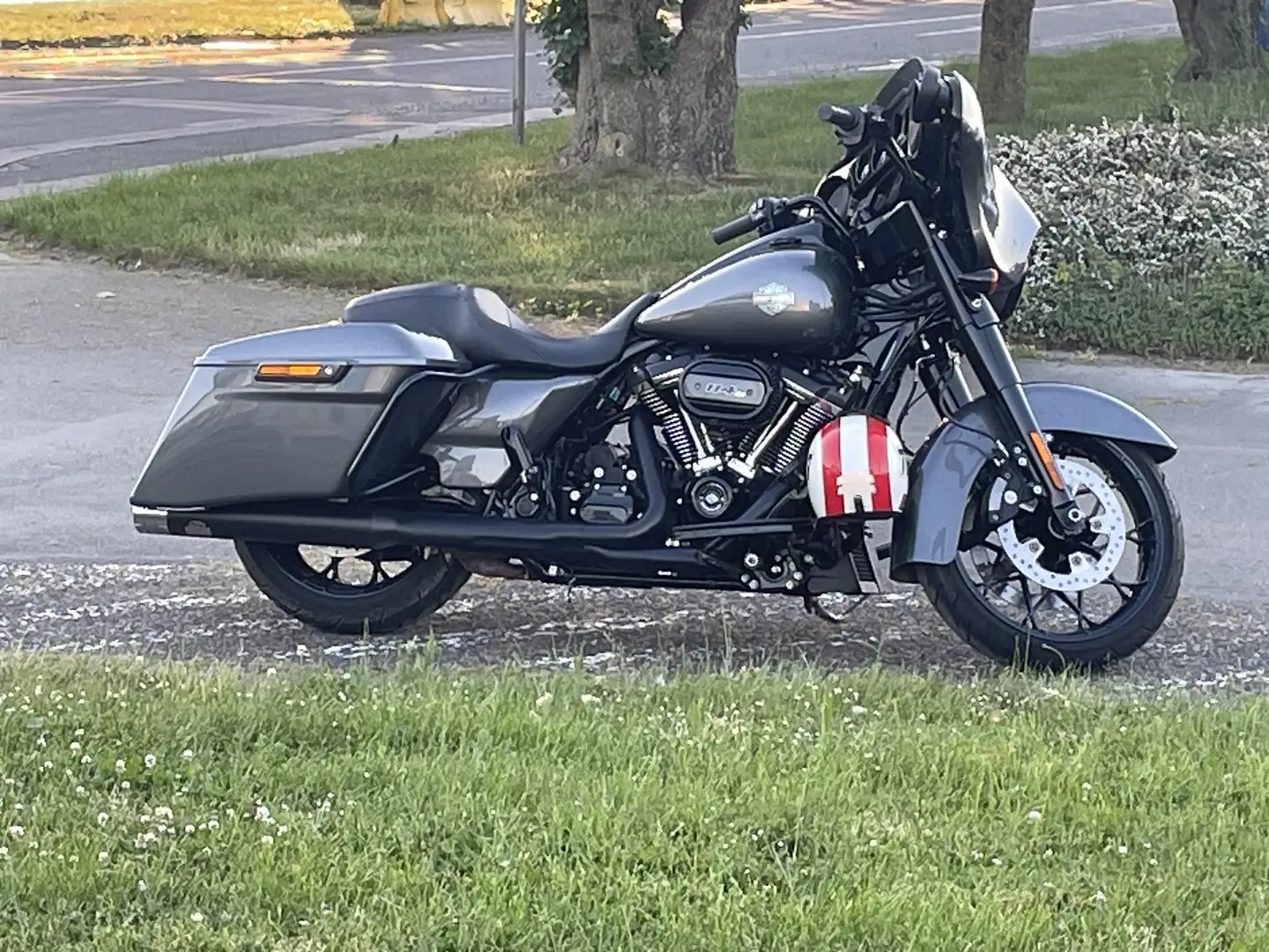 Harley-Davidson Street Glide Spécial - 1