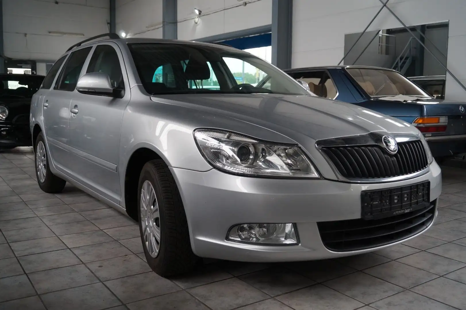 Skoda Octavia 1.4 Combi Ambiente*Klima*SH*PDC* Silber - 2