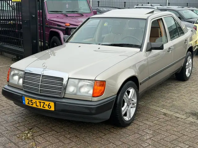 Mercedes-Benz 500 200-500 (W124) 230E Automaat Schuifdak Belastingvr