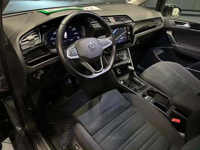 Volkswagen Touran view 17