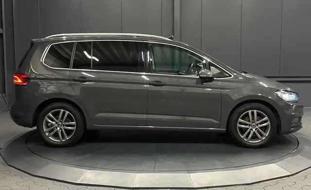 Volkswagen Touran view 6
