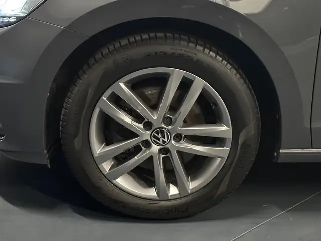 Volkswagen Touran view 9