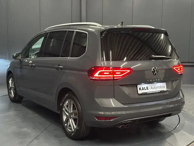 Volkswagen Touran view 3