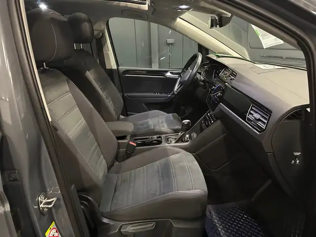 Volkswagen Touran view 11