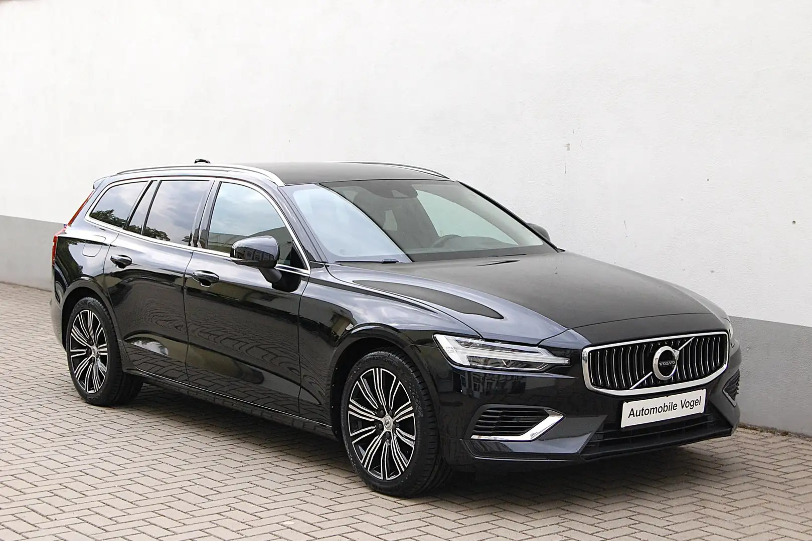 Volvo V60 T6 Recharge AWD Inscription -sehr gepflegt- Чорний - 2