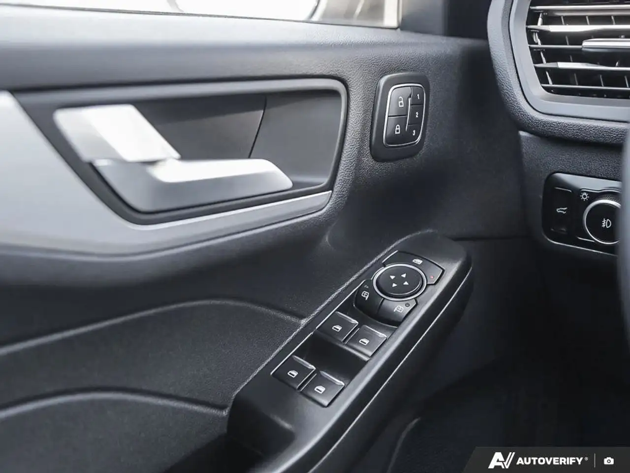 Ford Escape photo Ford Escape