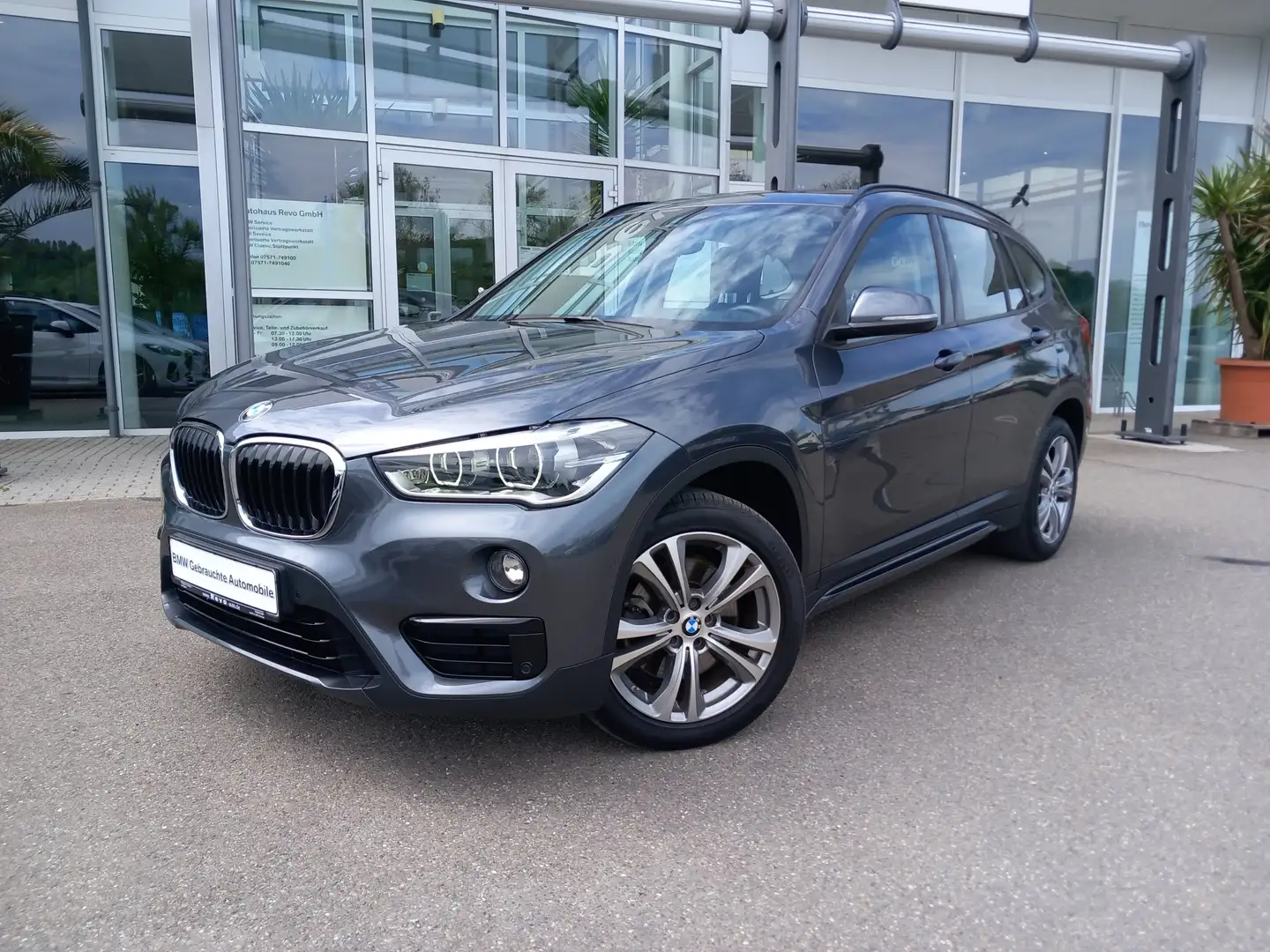 BMW X1 xDrive25d Aut Sport Line Leder Panorama LED NaviPl Grijs - 2