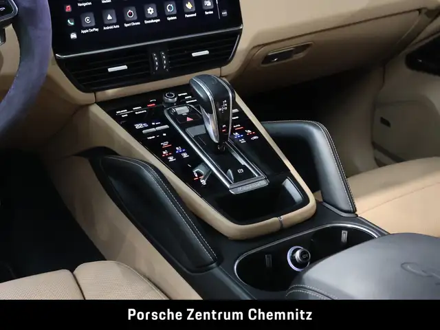 Porsche Cayenne view 14