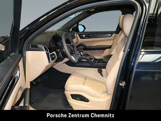 Porsche Cayenne view 12