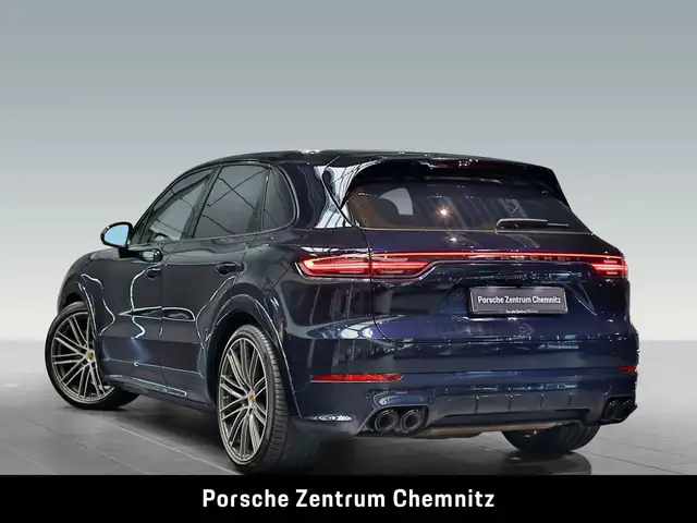 Porsche Cayenne view 3