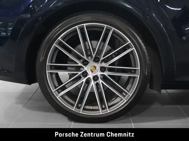 Porsche Cayenne view 6