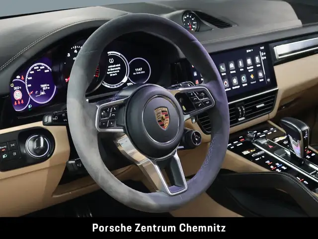 Porsche Cayenne view 11