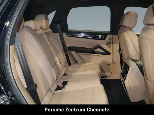 Porsche Cayenne view 8