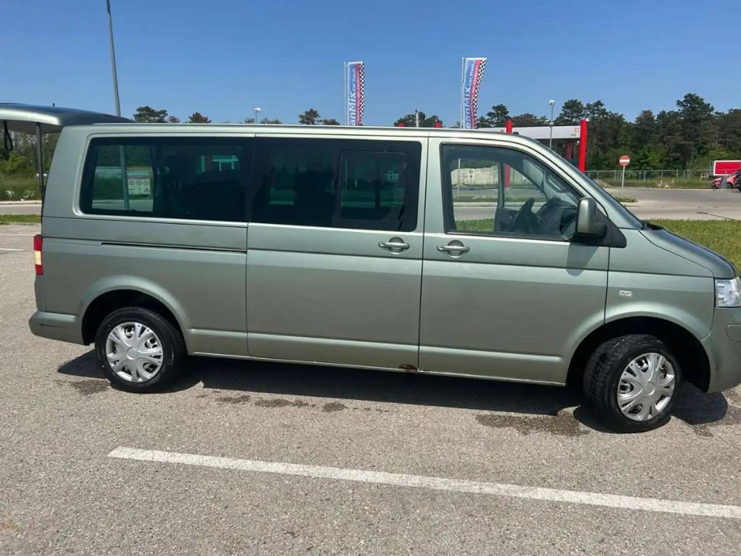 Volkswagen T5 Caravelle Caravelle LR 2,5 TDI 4motion Grün - 1