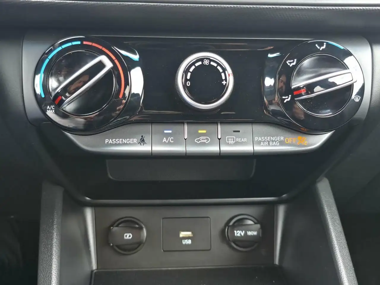 Hyundai KONA photo Hyundai KONA